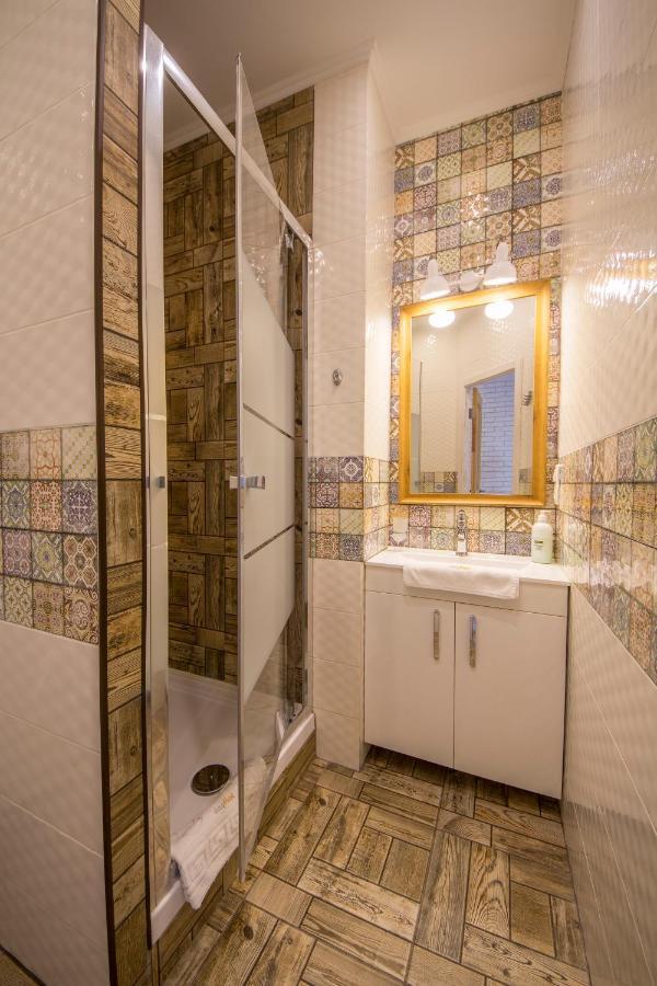 Design Apartments On Velyka Vasylkivska 42 Kiev Eksteriør billede